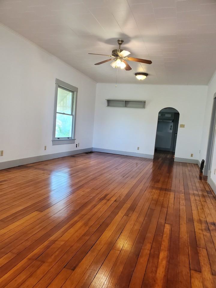 729 Blunt St - Photo 2 of 5