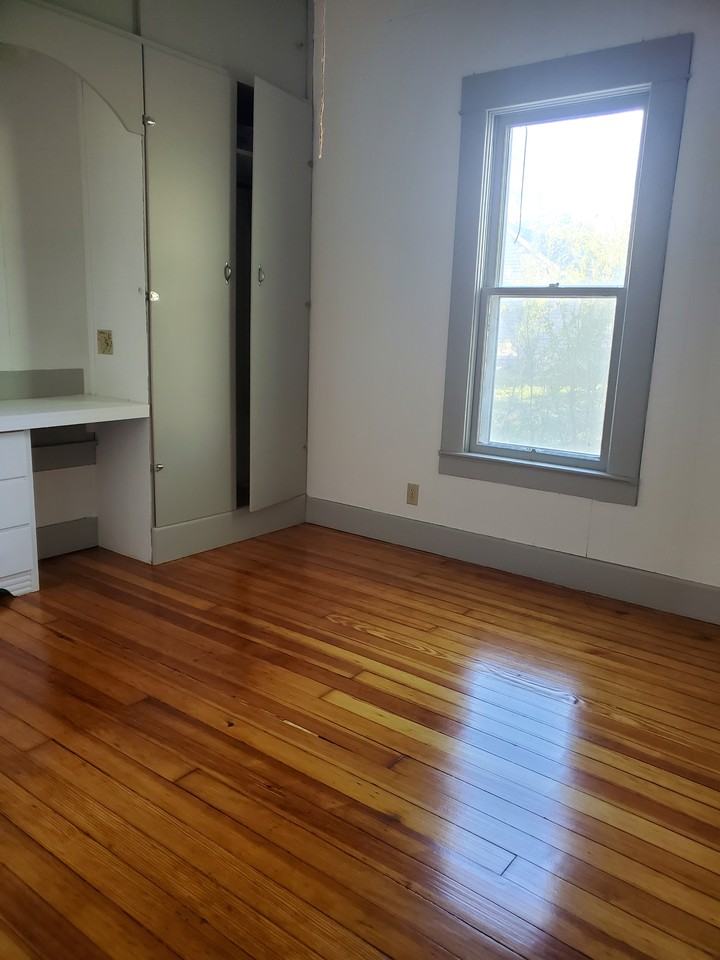 729 Blunt St - Photo 4 of 5