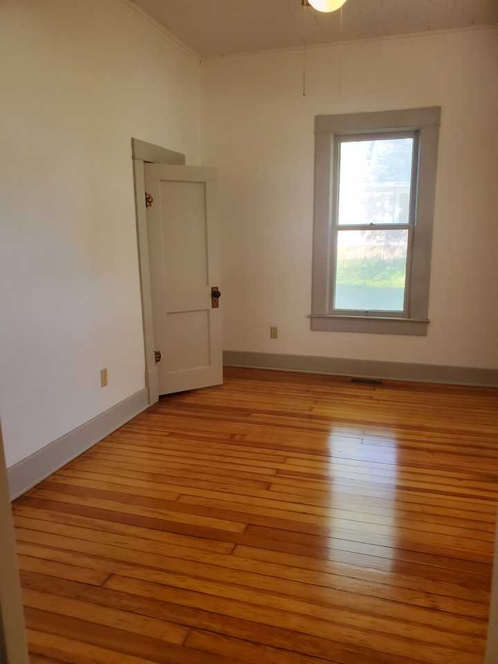 729 Blunt St - Photo 5 of 5