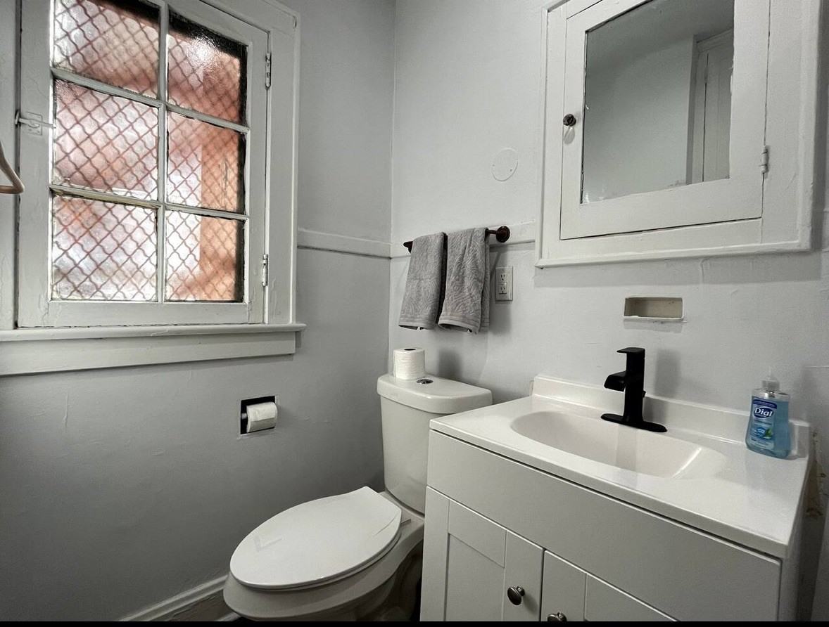 1345 Highland St - Photo 5 of 7