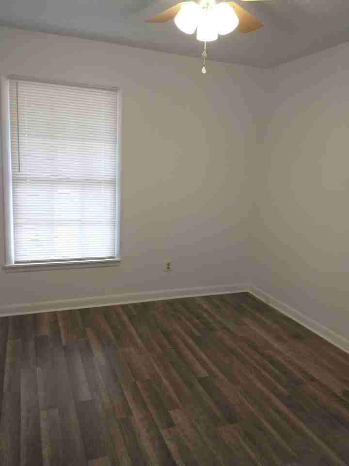 1600 Woodland Dr - Photo 3 of 8