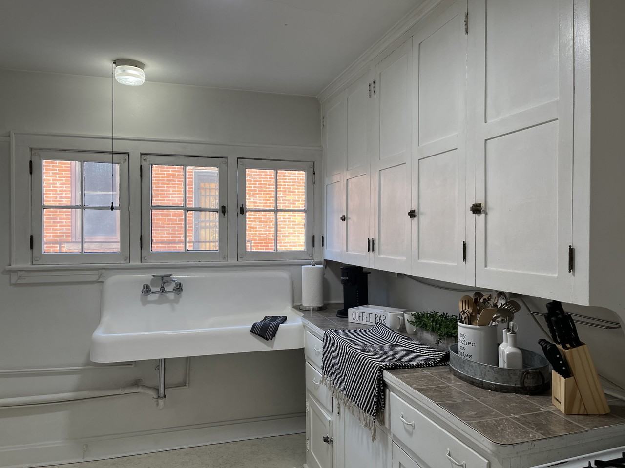 1347 Highland St - Photo 5 of 21