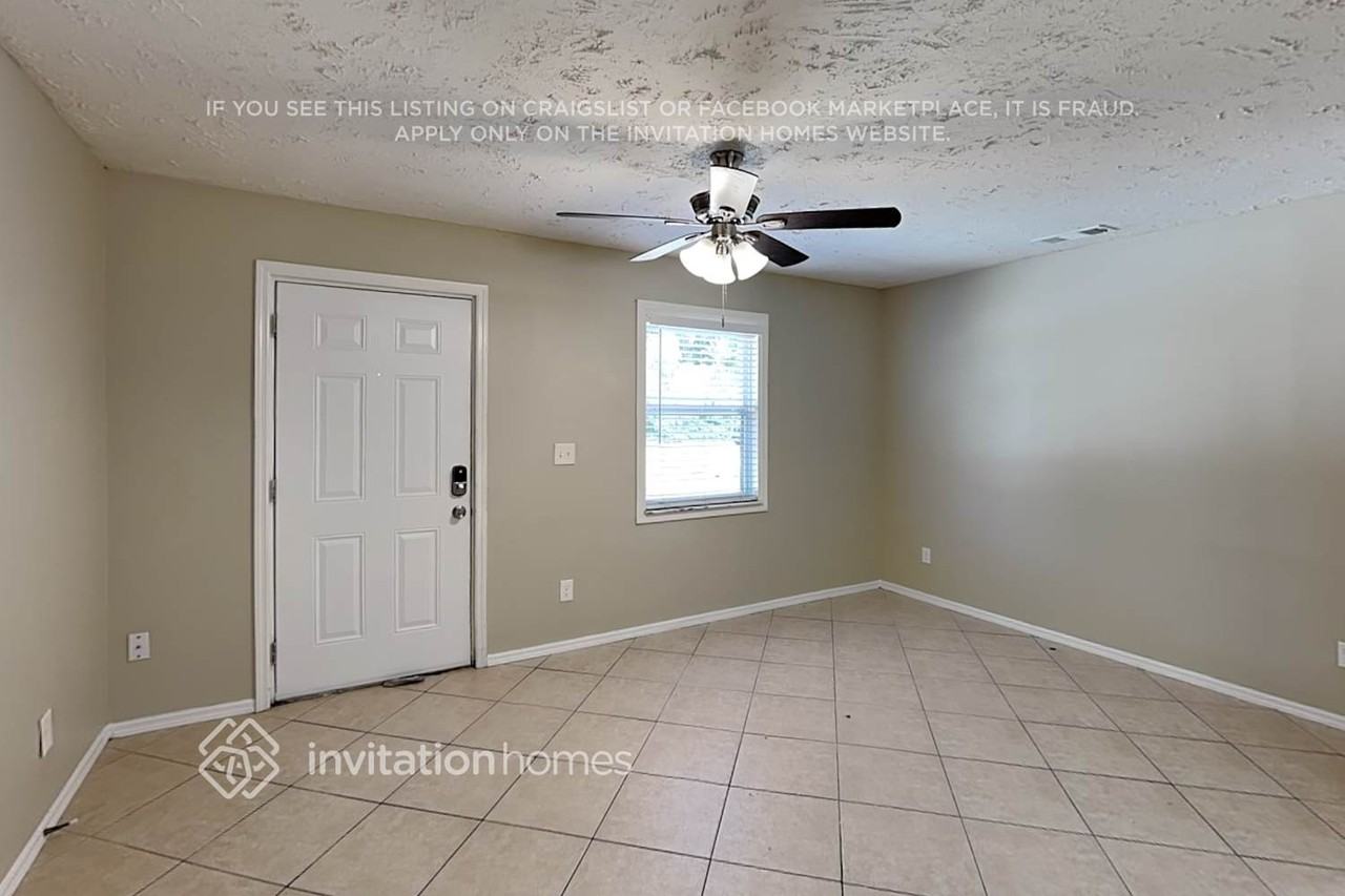 923 38th St W - Photo 3 of 18