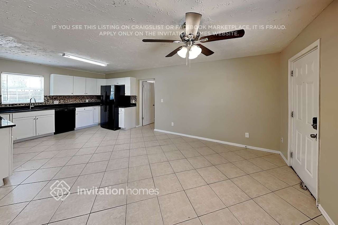 923 38th St W - Photo 4 of 18