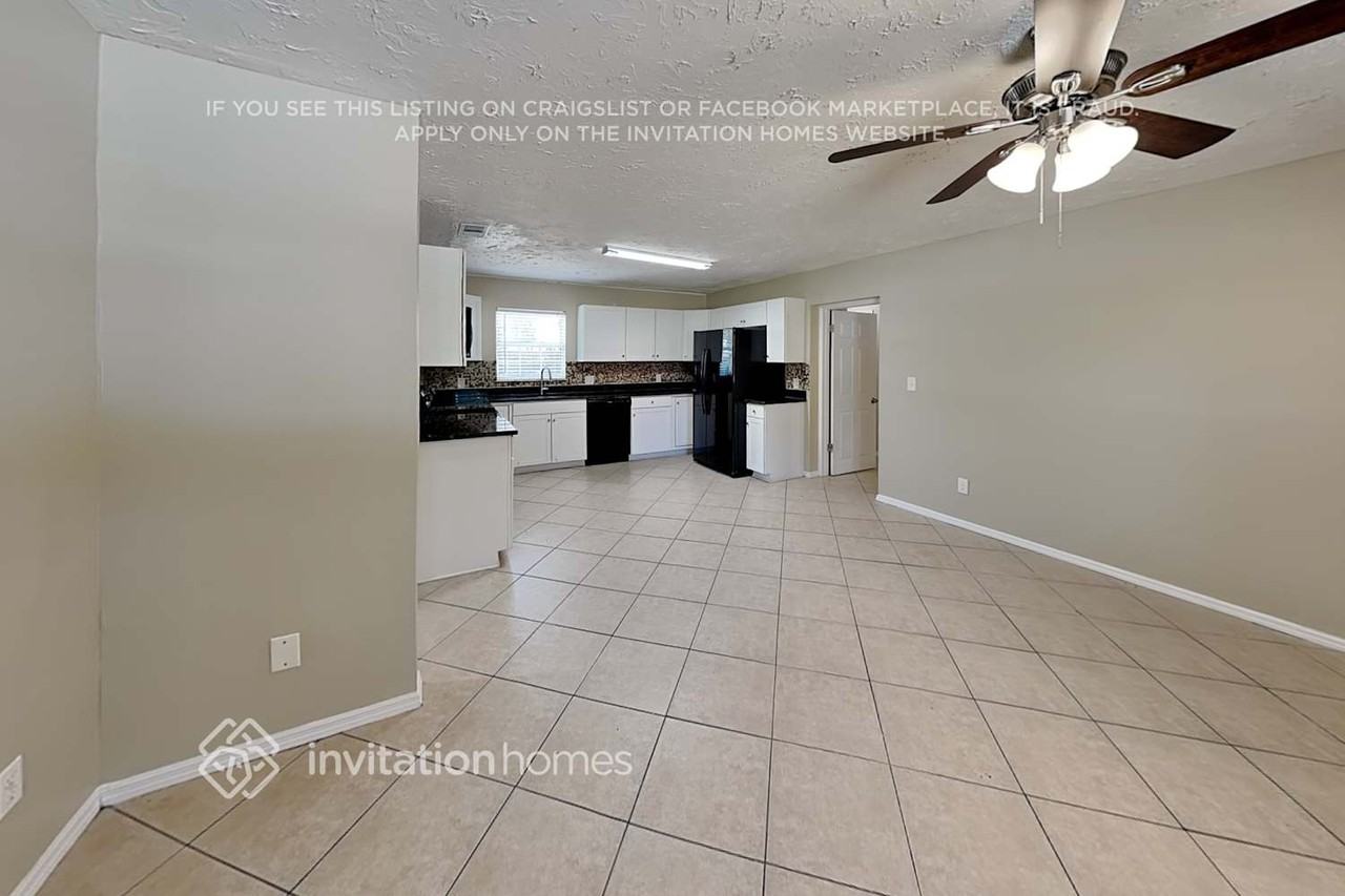 923 38th St W - Photo 5 of 18