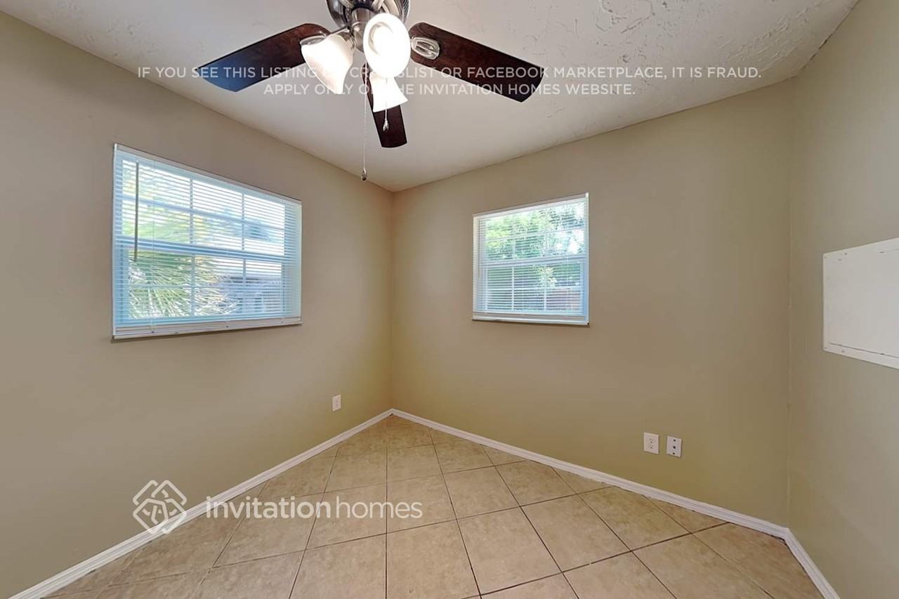 923 38th St W - Photo 7 of 18