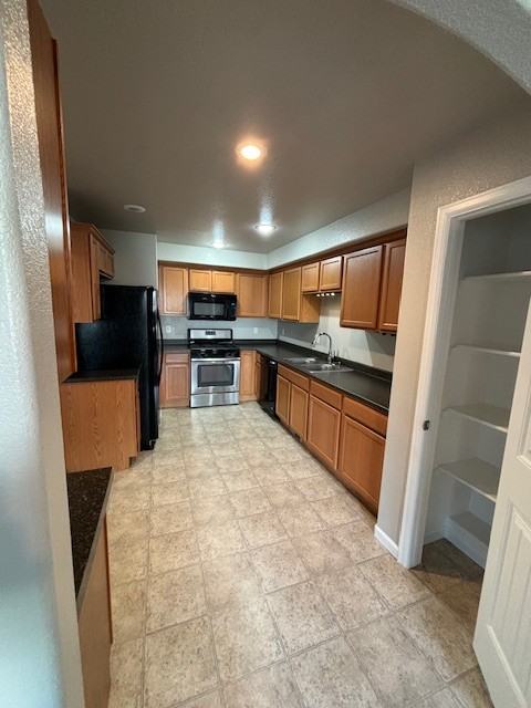3209 Decoy Ave - Photo 3 of 26