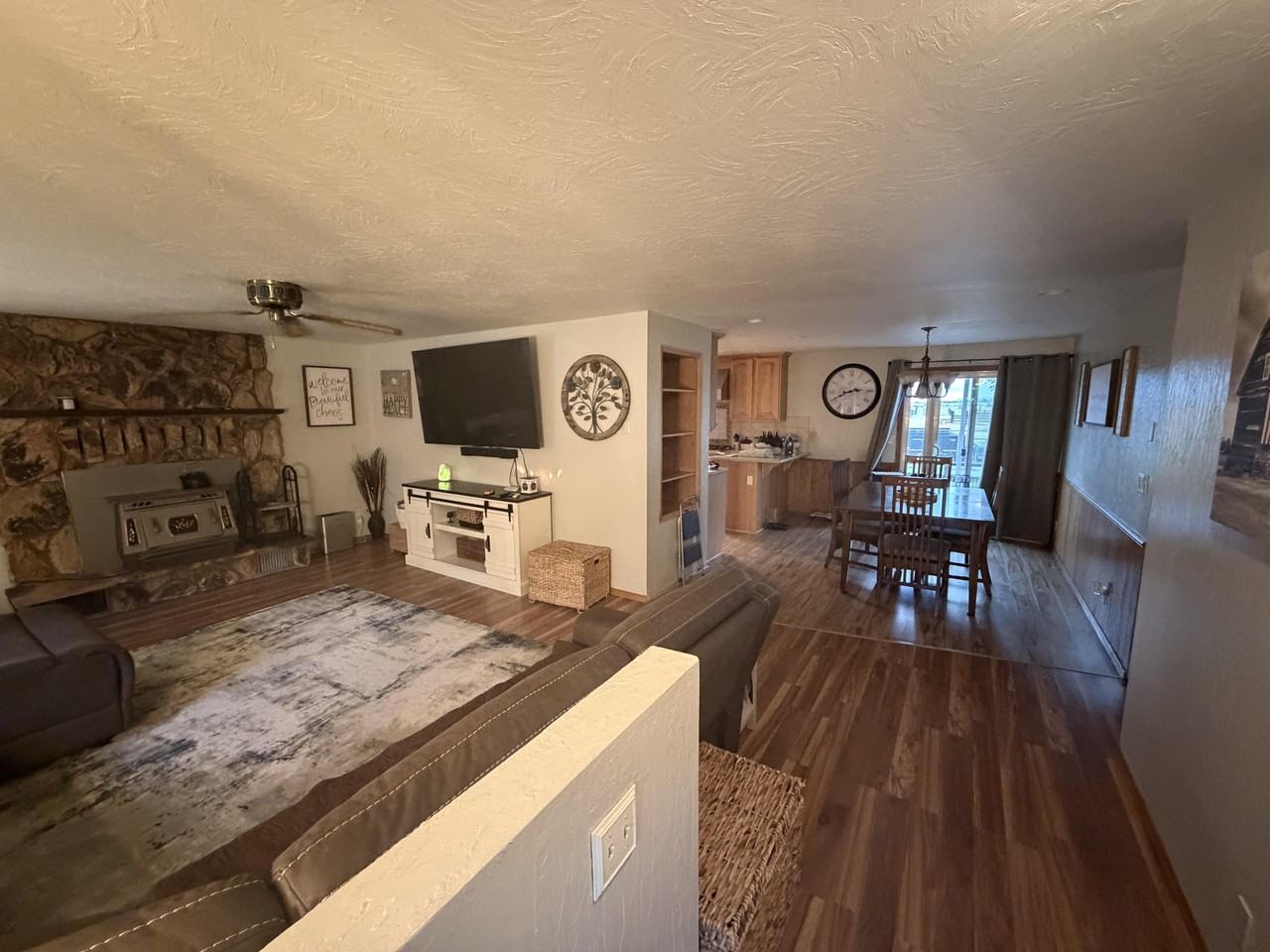 9559 W Prairie Ave - Photo 2 of 46