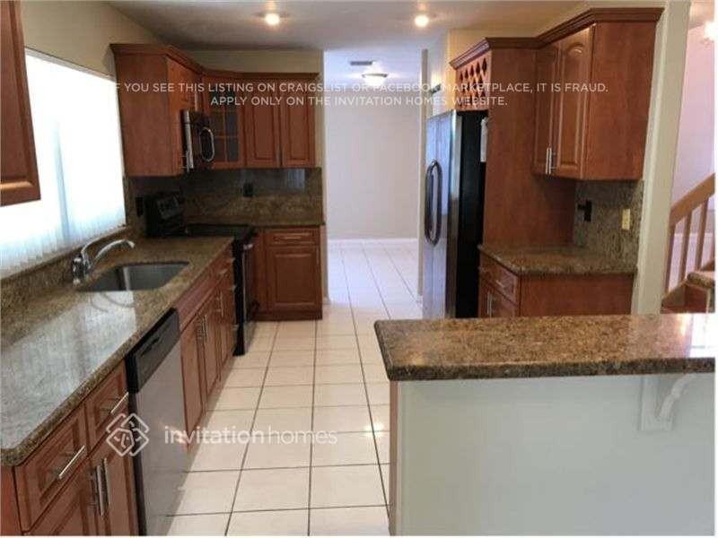 611 Sw 178th Way - Photo 3 of 6
