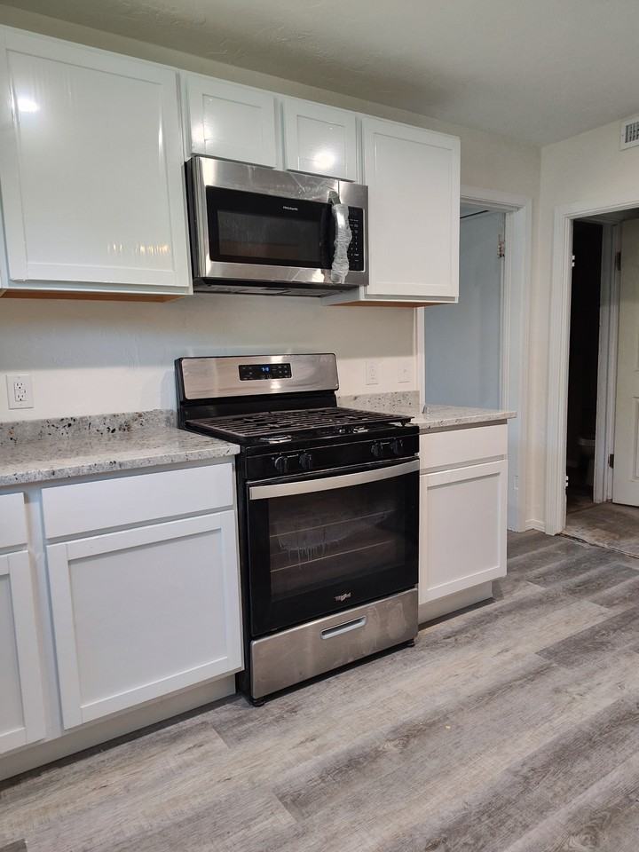 323 S West St - Photo 4 of 16