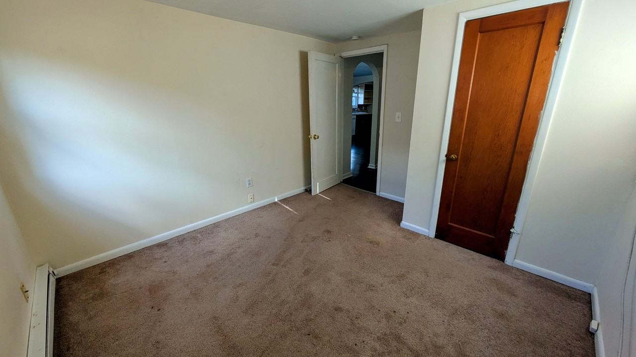 1014 S Garry Rd - Photo 3 of 12