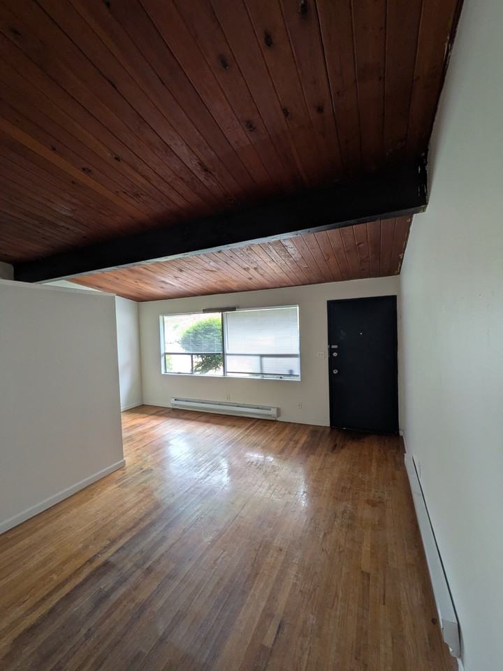 1495 S Columbian Way #3 - Photo 4 of 13