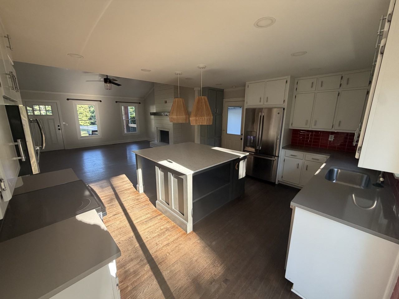 3270 Glasco Dr - Photo 6 of 15