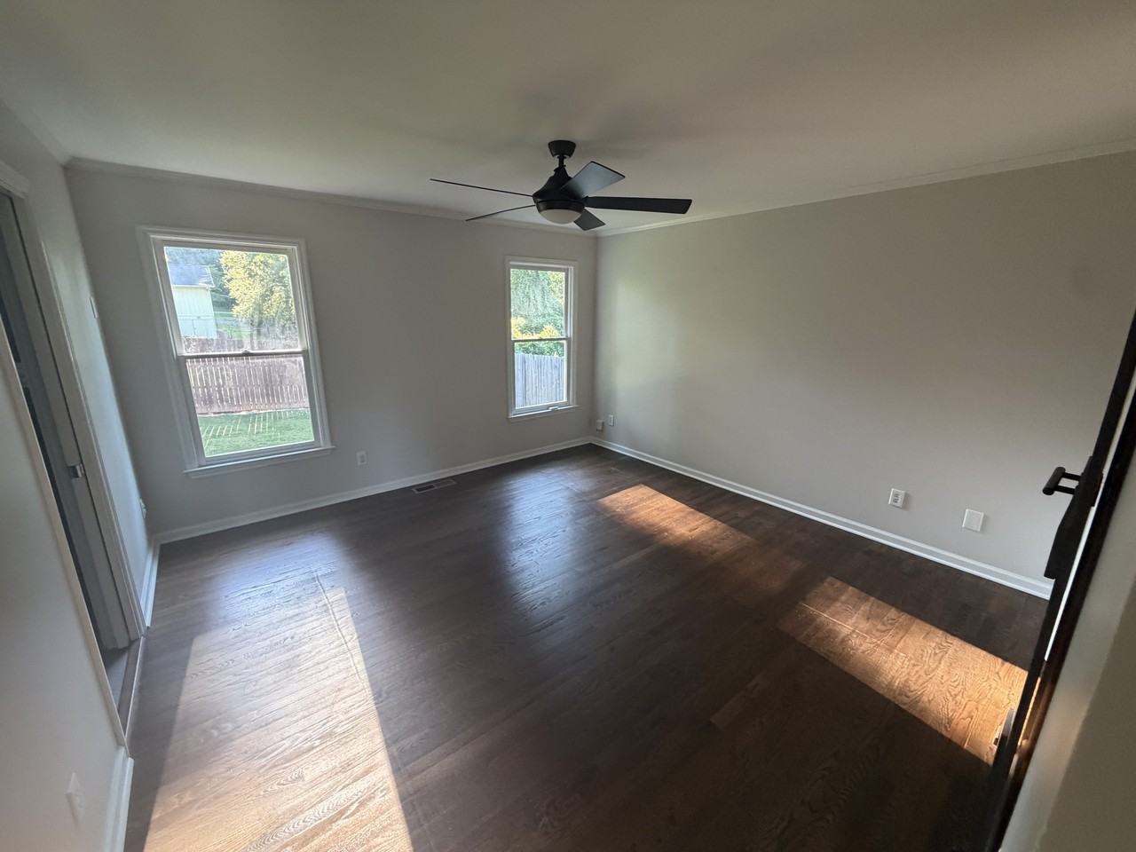 3270 Glasco Dr - Photo 7 of 15