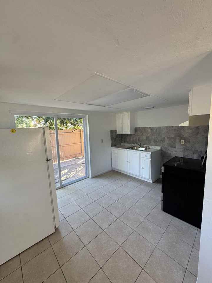27665 Horne Ave #F - Photo 3 of 4