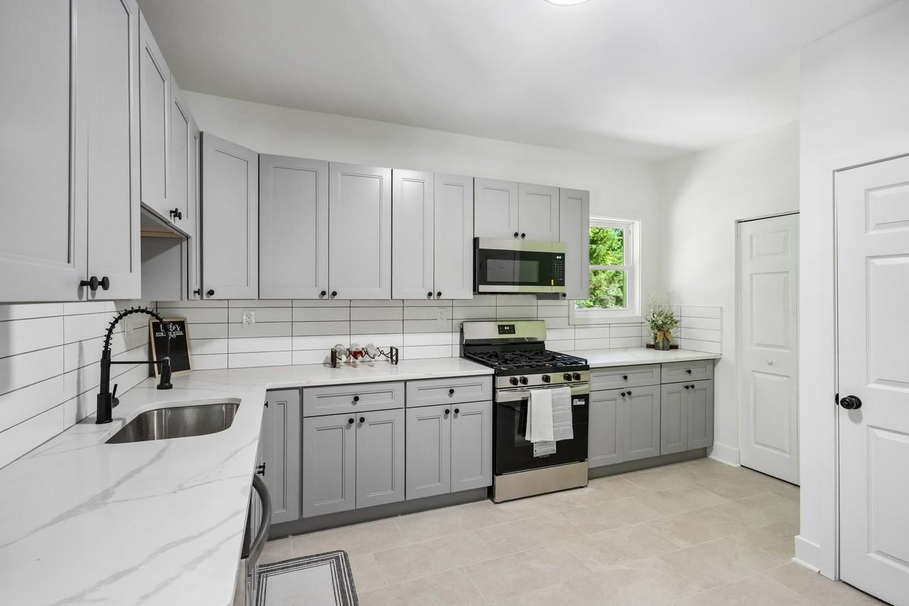 2289 Almira Ave - Photo 4 of 21
