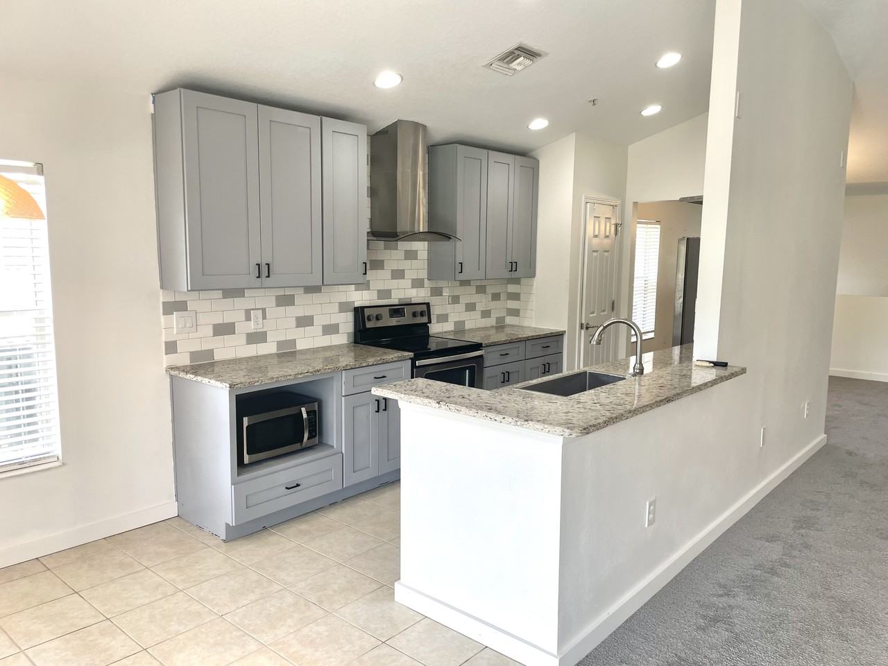 2096 Kings Palace Dr - Photo 3 of 10