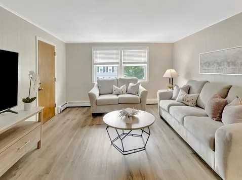 24 River St #B - Photo 4 of 17