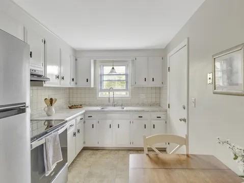 24 River St #B - Photo 7 of 17