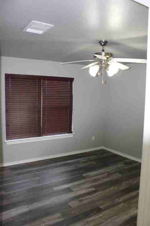 505 Southwest 121st Place - Photo 6 of 19