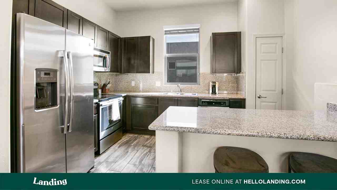 5539 Pershing Ave - Photo 2 of 50