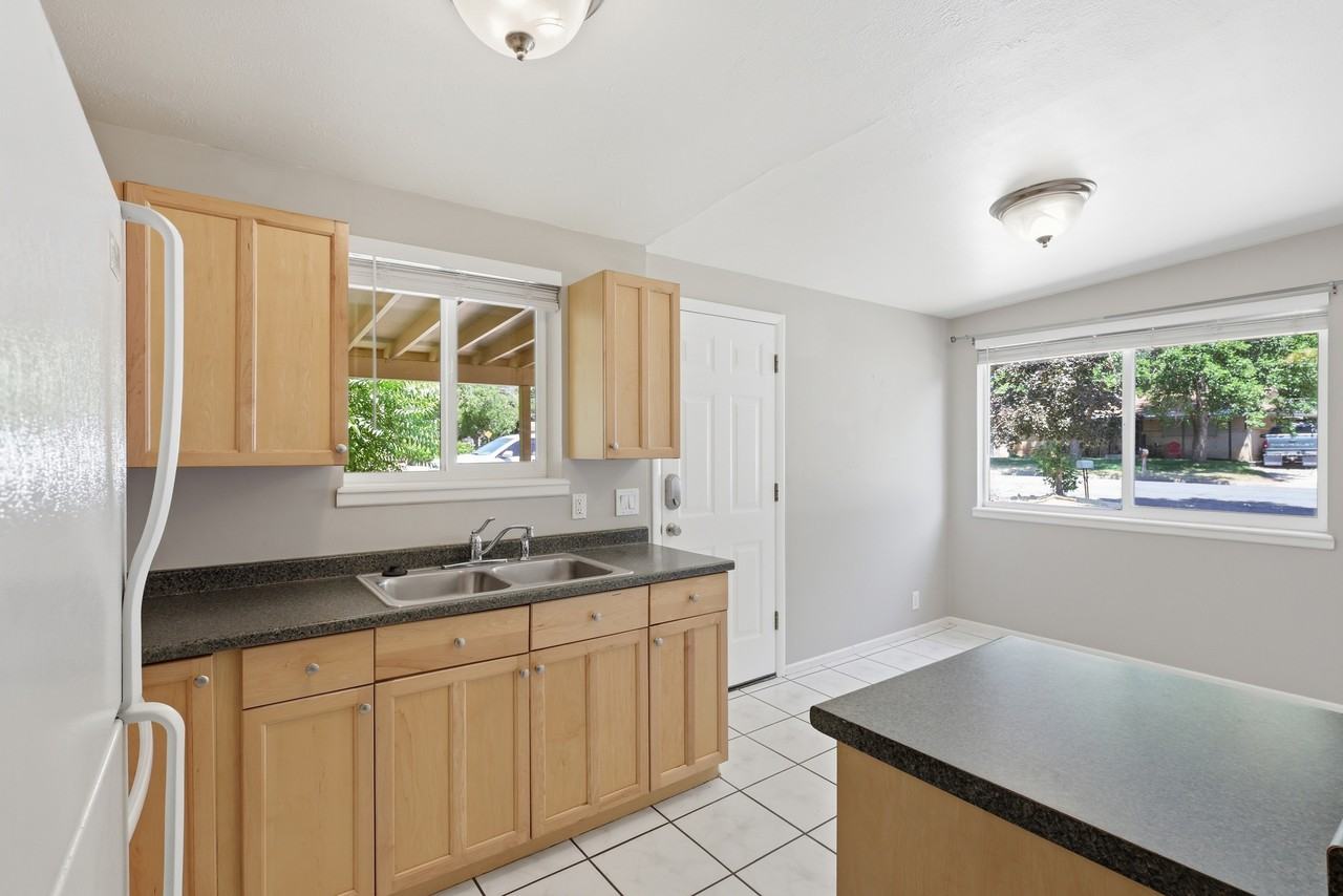 2125 Polk Ave #1 - Photo 4 of 15