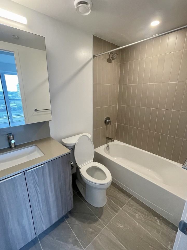 15 David Salomon Drive #910 - Photo 5 of 9