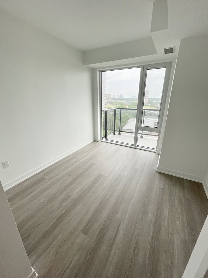 15 David Salomon Drive #910 - Photo 4 of 9