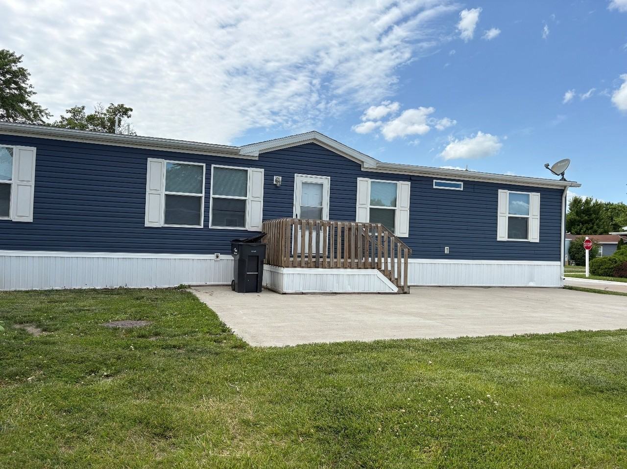 317 Se Autumn Park Dr #77 - Photo 2 of 25