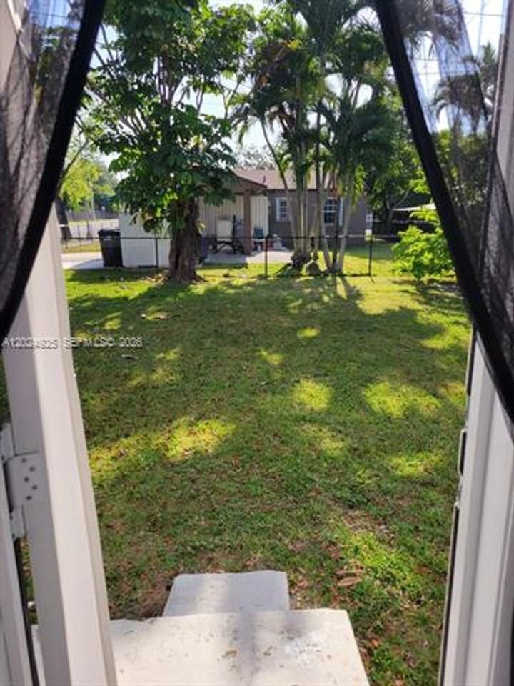 6401 Sw 58th Ave - Photo 2 of 12