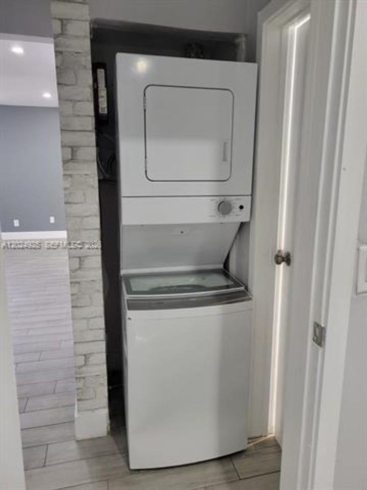 6401 Sw 58th Ave - Photo 6 of 12