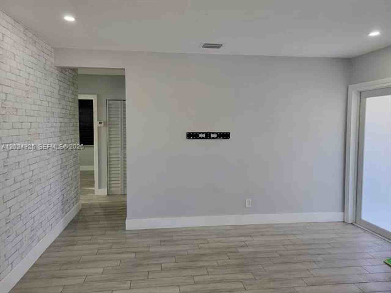 6401 Sw 58th Ave - Photo 7 of 12