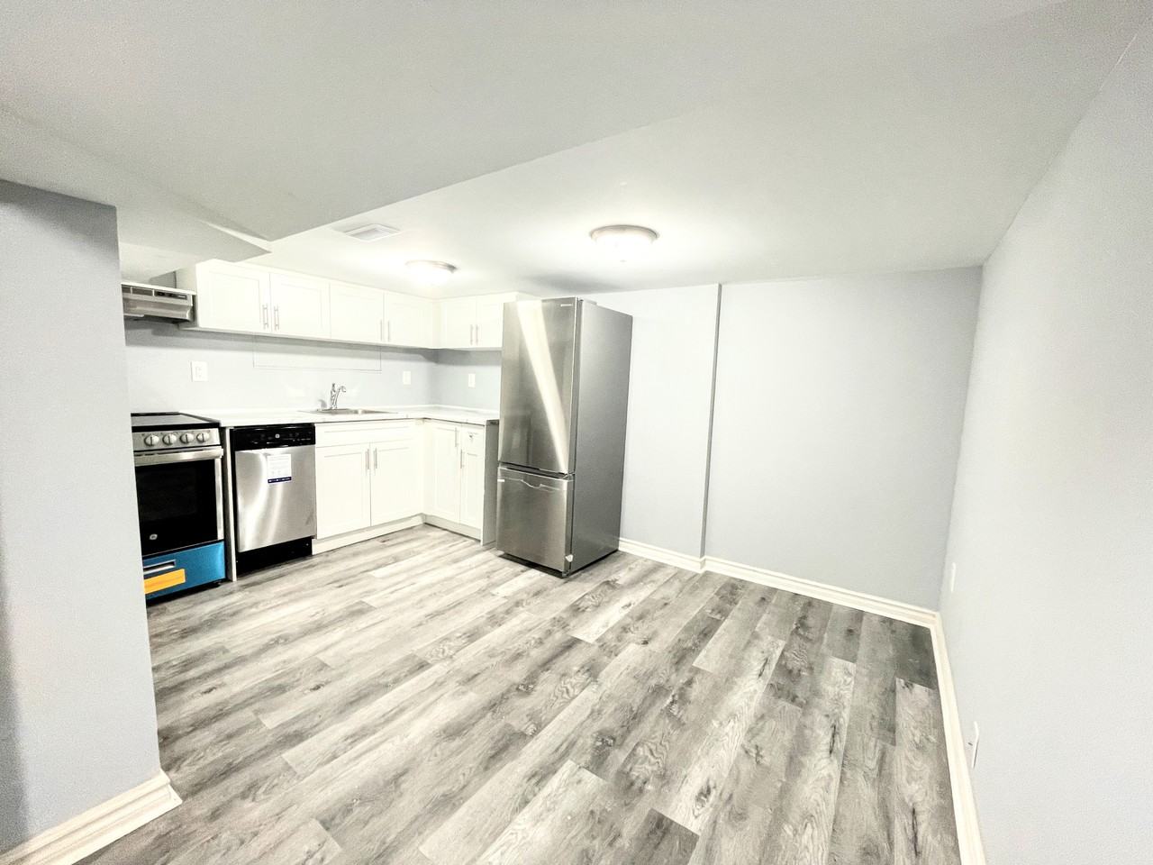 103 Tragina Avenue North - Photo 2 of 8