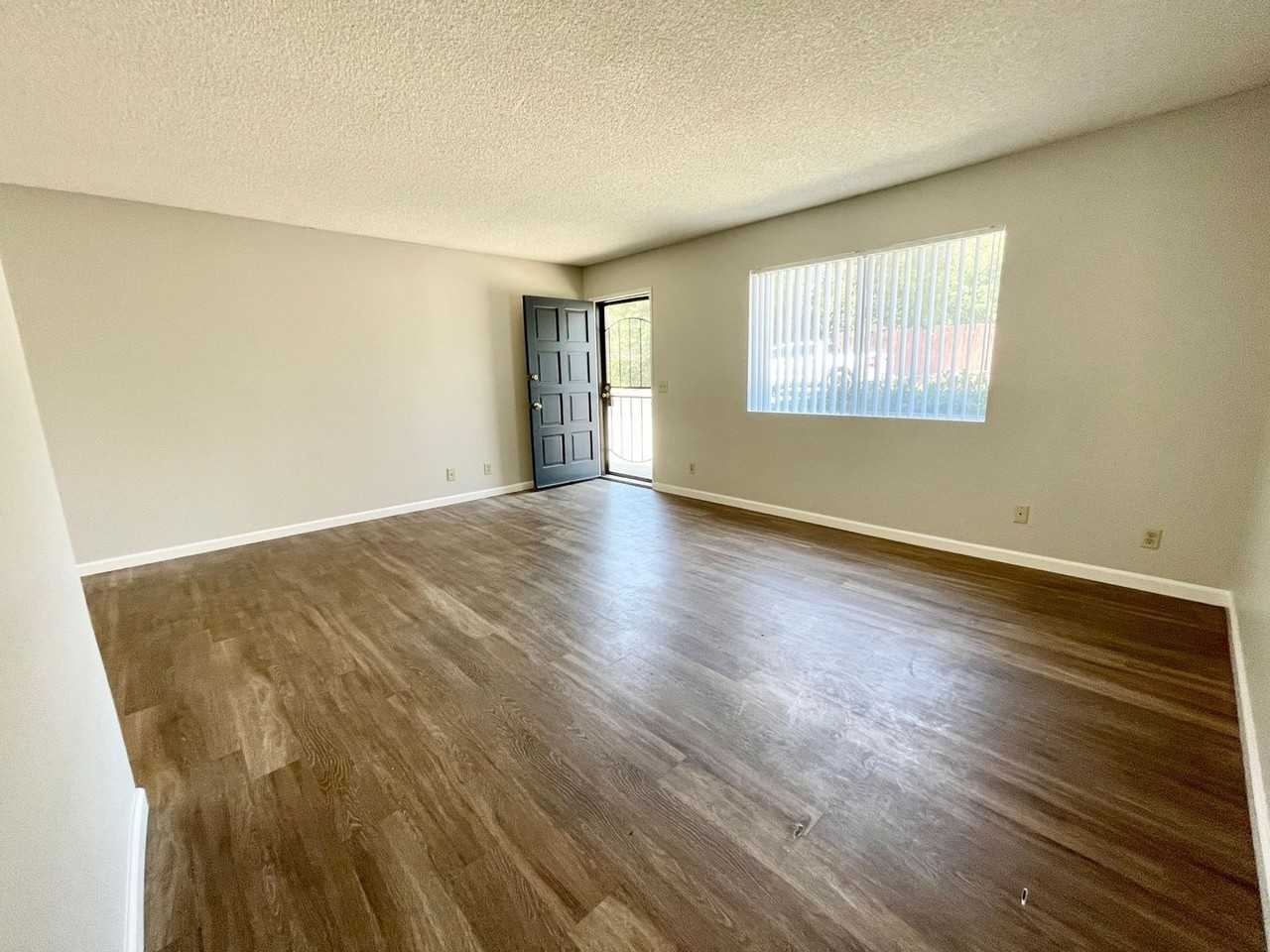 2350 Sea Breeze Dr - Photo 6 of 15