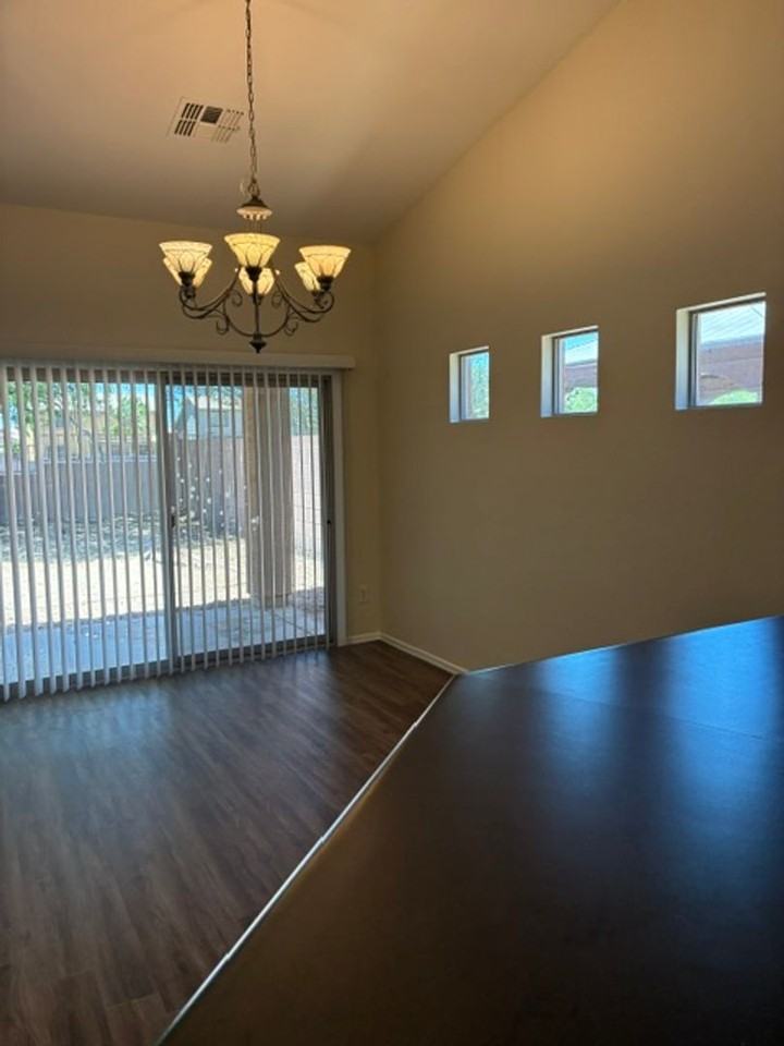 802 S 112th Ave - Photo 6 of 24