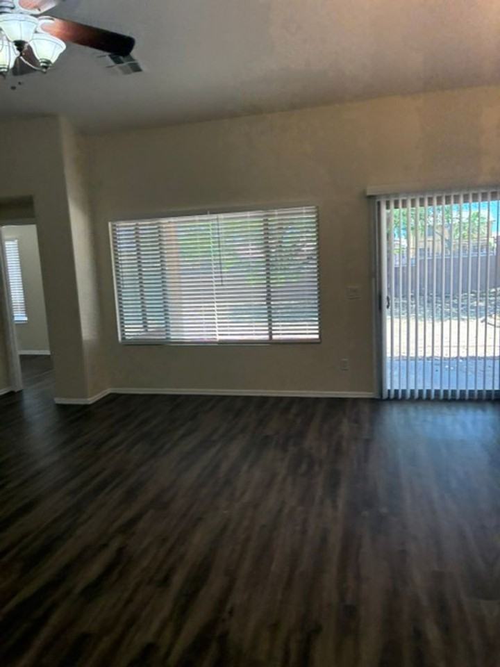 802 S 112th Ave - Photo 7 of 24