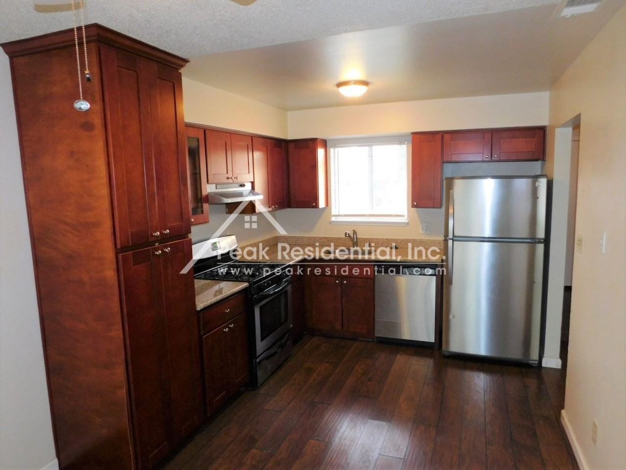 10260 Mills Station Rd - Photo 4 of 17