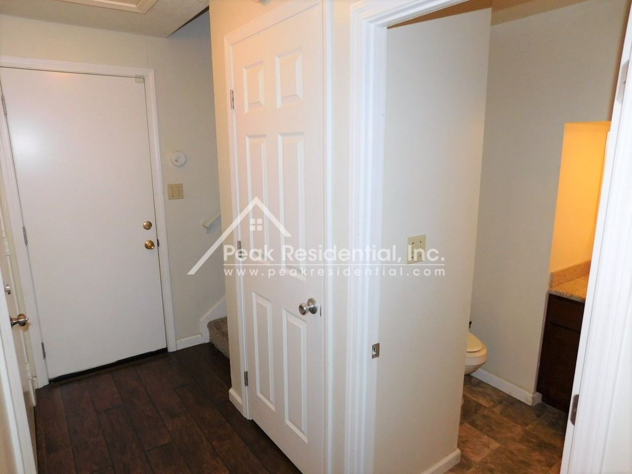 10260 Mills Station Rd - Photo 5 of 17