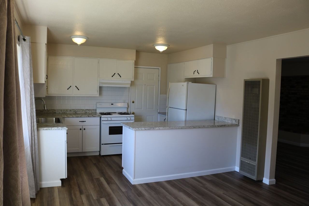 3588 Pine St - Photo 2 of 23