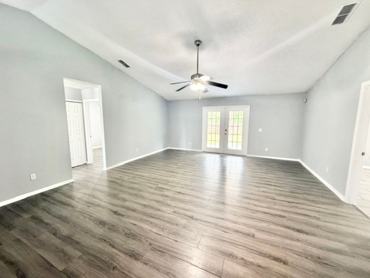 1081 Leeward Dr - Photo 7 of 19