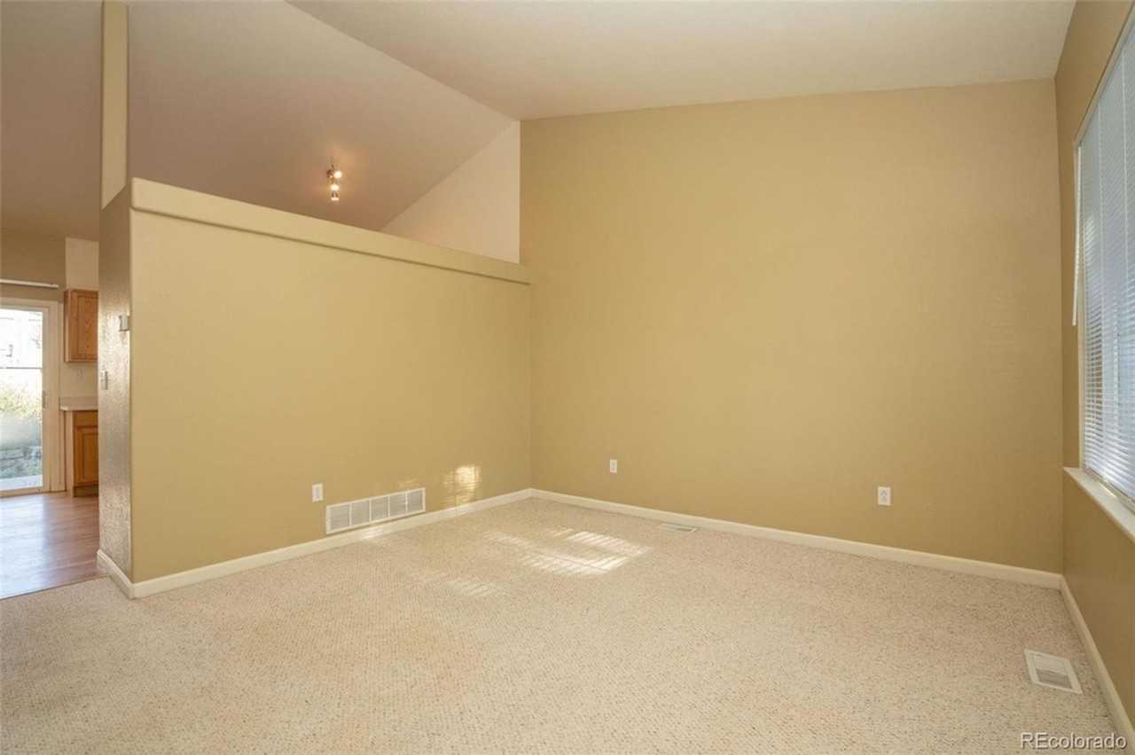 1917 Wildrose Dr - Photo 3 of 21