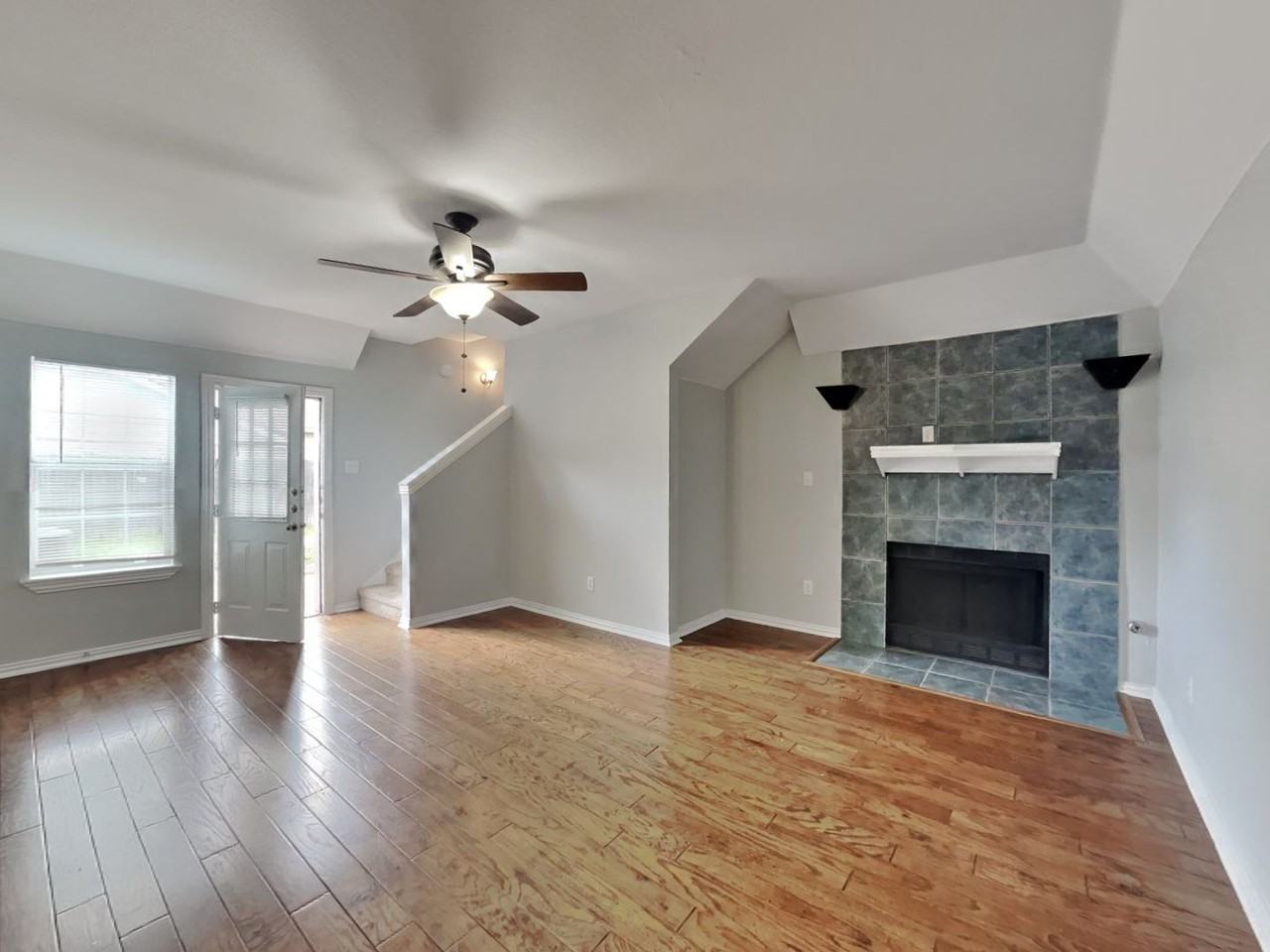 1838 Crooks Ct - Photo 5 of 26