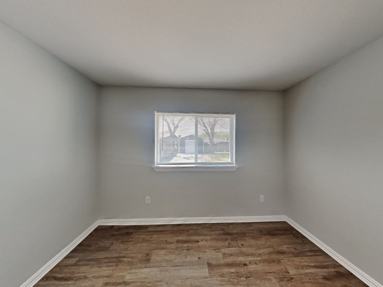 1838 Crooks Ct - Photo 7 of 26