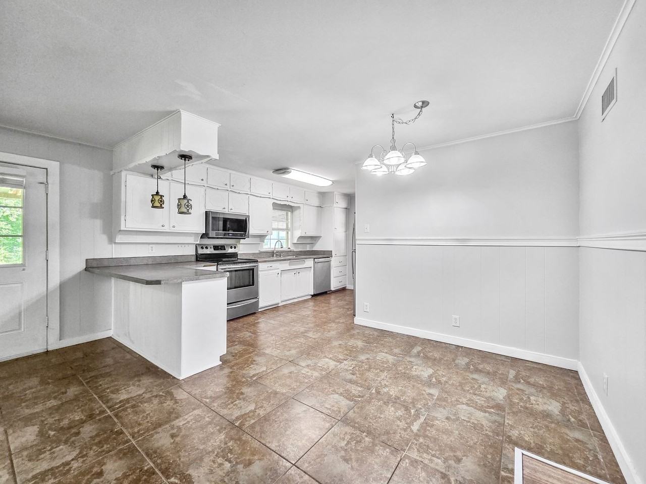 235 Allen St - Photo 3 of 13