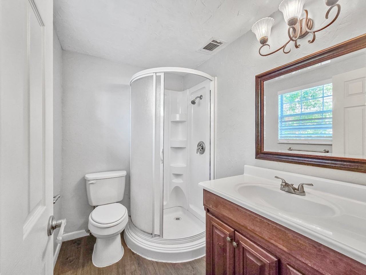 235 Allen St - Photo 6 of 13