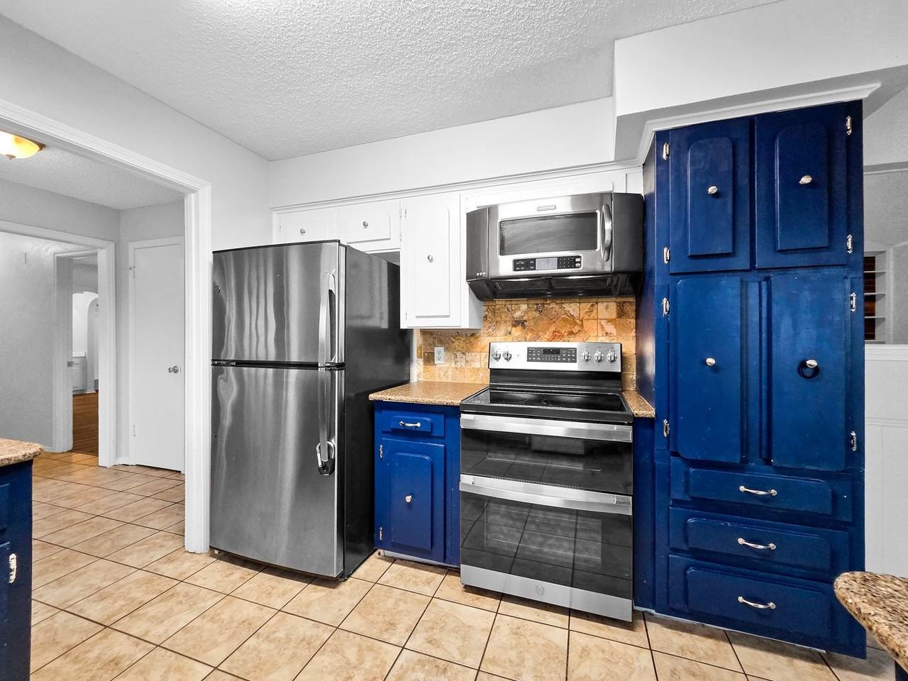 408 Cavender Ct - Photo 3 of 16