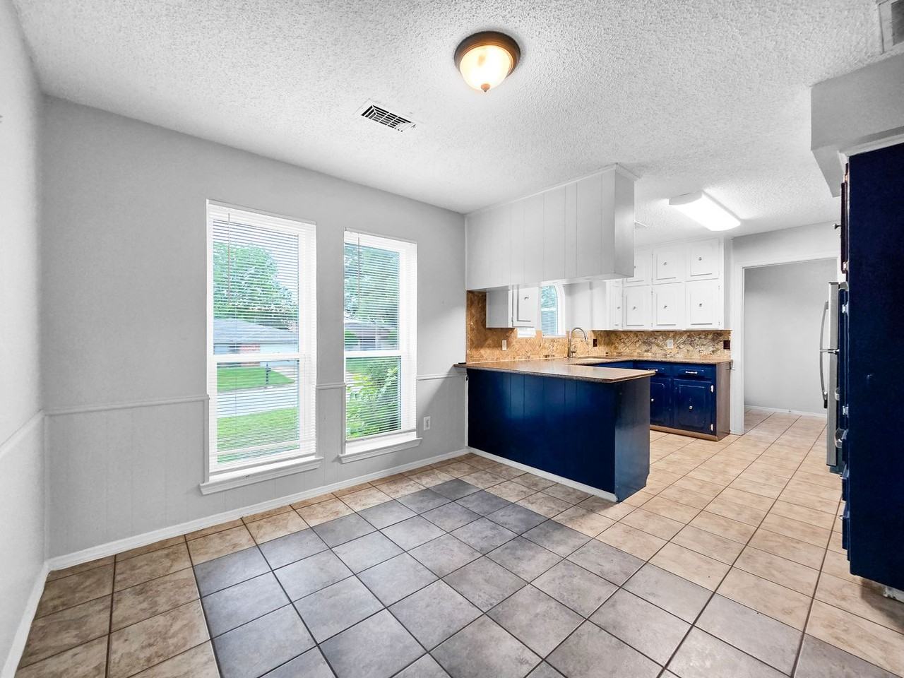 408 Cavender Ct - Photo 5 of 16