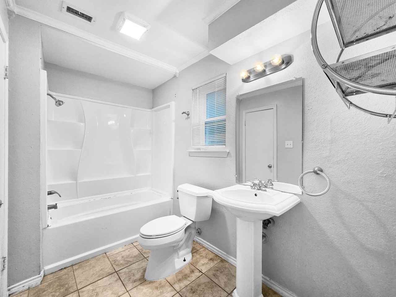 408 Cavender Ct - Photo 7 of 16