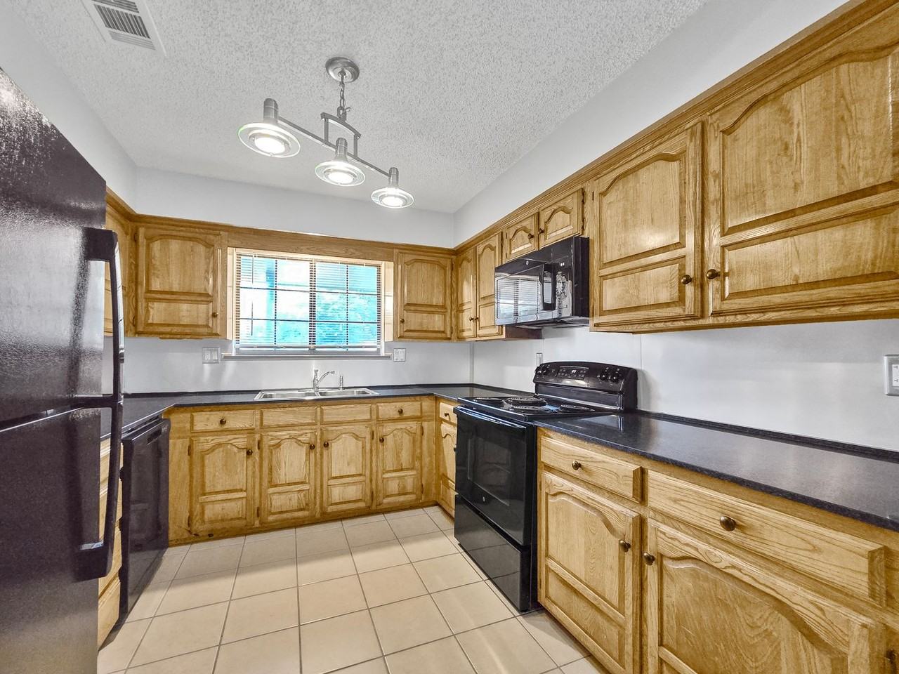 308 Floyd St - Photo 3 of 16