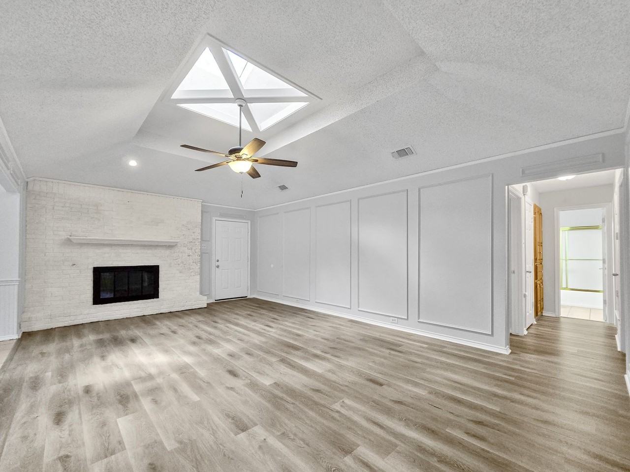 308 Floyd St - Photo 5 of 16